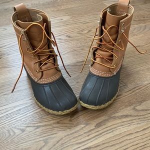 Gently worn LL Bean Women’s duck boot size 6